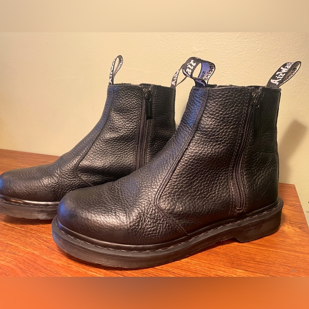 Dr Martens 2976 zip leather ankle boots in black Chelsea Boot